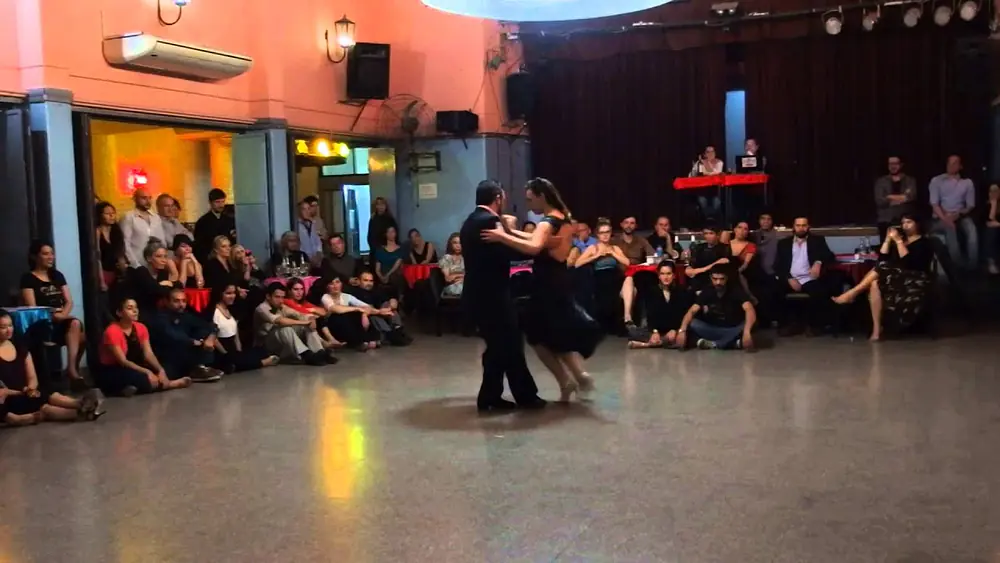 Video thumbnail for FERNANDO GALERA y SILVINA VALZ en Viva la Pepa 25 Oct 2015 (1/4)