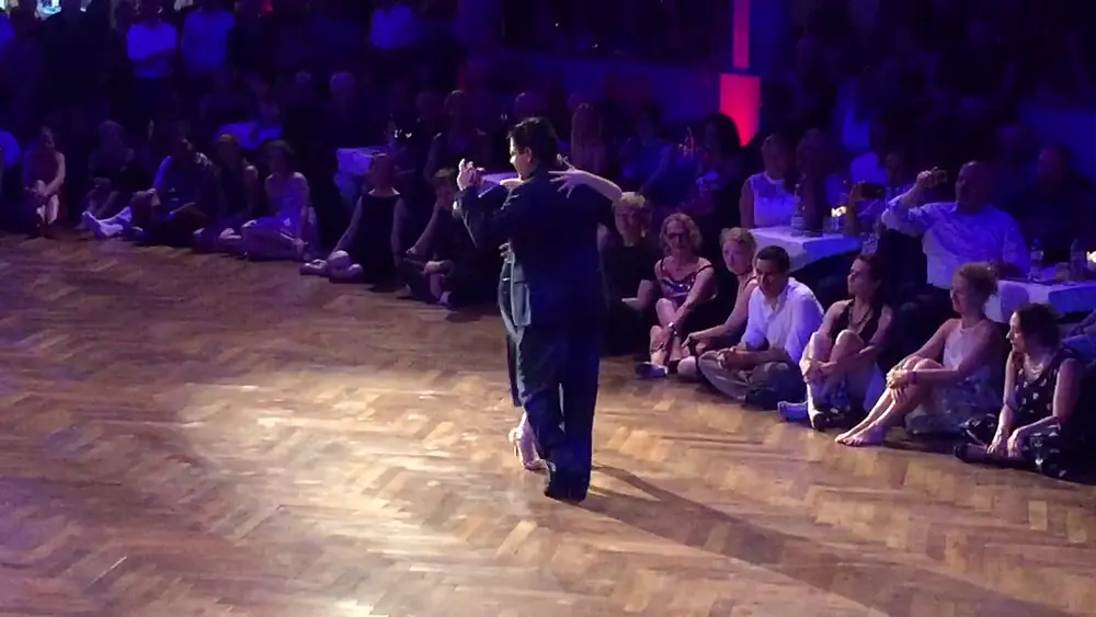 Video thumbnail for Carlitos Espinoza y Noelia Hurtado bailan "Milonga que peina canas" de Juan d'Arrienzo