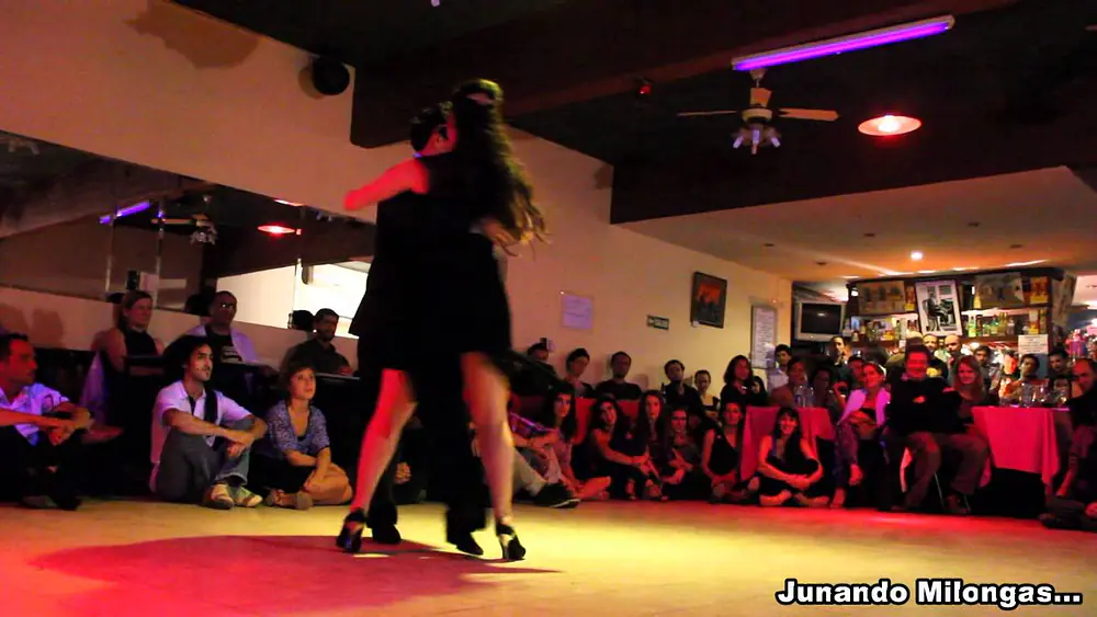 Video thumbnail for CECILIA CAPELLO Y DIEGO AMORIN EN MILONGA10 (02)