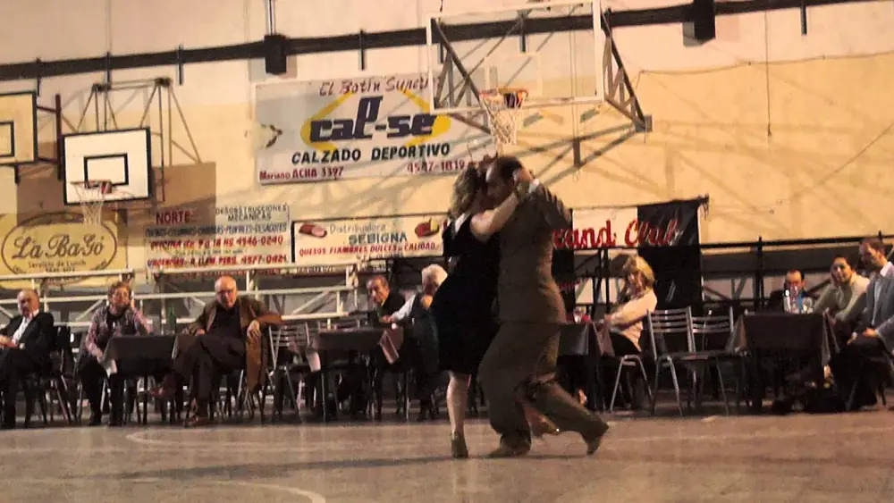 Video thumbnail for Santiago Castro y Carla Rossi - Garras