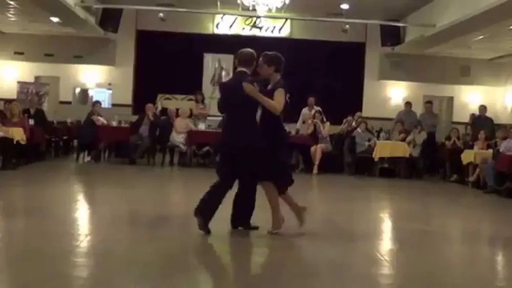 Video thumbnail for Walter Champin y Jessica Vargas Tango "Bien Pulenta" D'Arienzo-Echague (21-11-14) 2/3