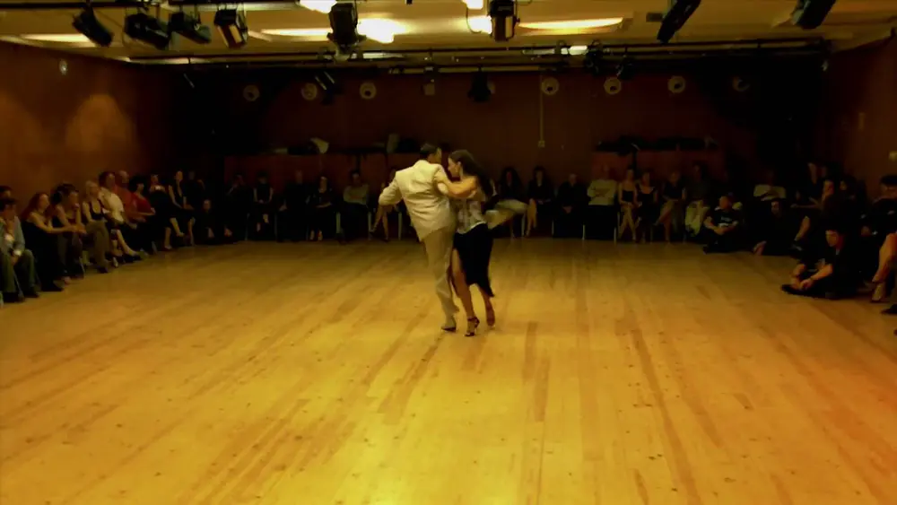 Video thumbnail for Fabian Ballejos y Gina Nikolitsa  bailan "Mi Dolor"