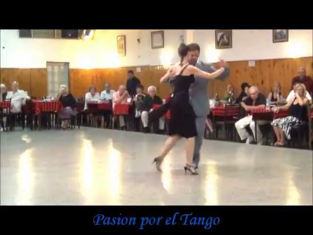 Video thumbnail for LORENA ERMOCIDA y FABIAN PERALTA bailando el tango YA LO VES en LA BALDOSA MILONGA