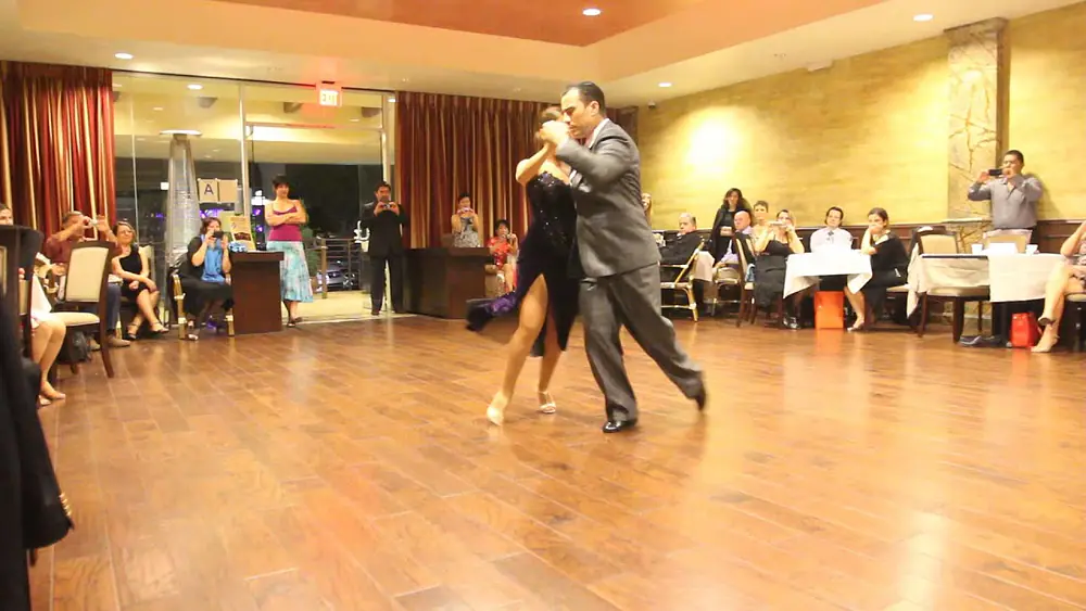 Video thumbnail for Laila & Leandro Oliver -Milonga Los Amigos  04.13.