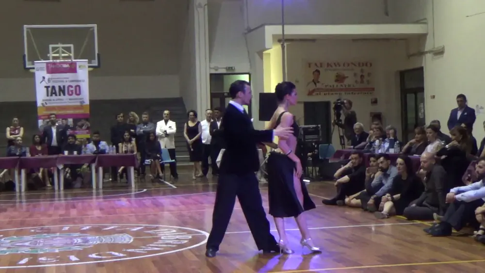 Video thumbnail for Andrea Vighi y Chiara Benati - 6° Campionato Tango Italia/Grecia 2017 di Brindisi - Tango Escenario