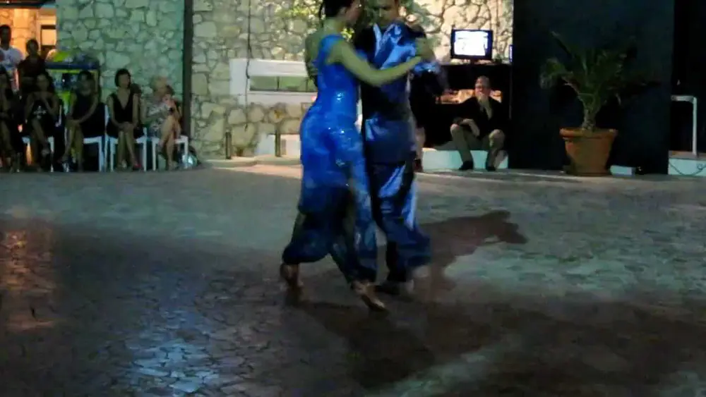 Video thumbnail for Romina Godoy y Leandro Palou Tangoh Holiday Puglia 2011