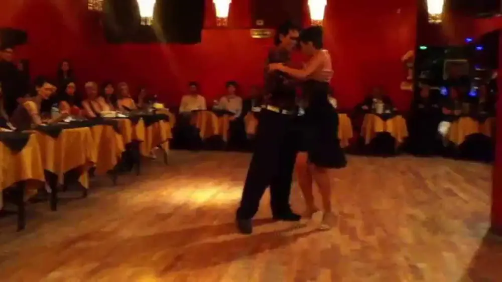 Video thumbnail for Bailaron Moira Castellano & Gaston Torelli, en El Beso - 21/12/14