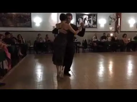 Video thumbnail for Juan Amaya y Valentina Garnier en La Baldosa. Tango Por que razón, D'Arienzo (21/Sep/18)