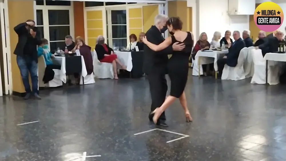 Video thumbnail for Milonga Gente Amiga - Mario Strada y Claudia Codega