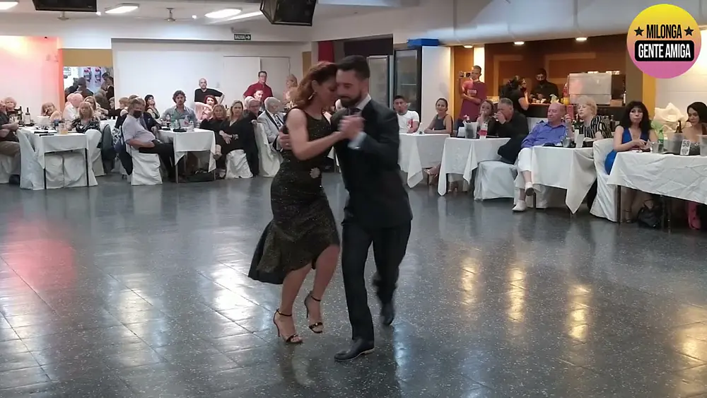 Video thumbnail for Javier Rodriguez y Moira Castellano en Milonga Gente Amiga - 27/11/2021