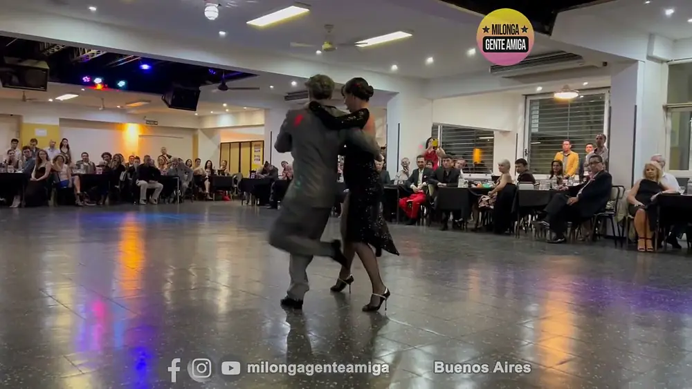 Video thumbnail for Diego Amorin y Ceclia Capello  - Milonga Gente Amiga - 31/MAR/2024 (2/2)