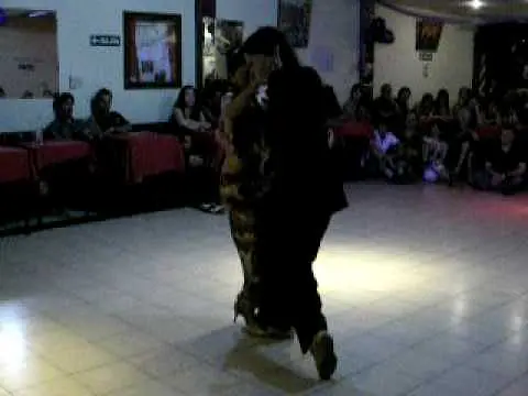 Video thumbnail for Bruno Tombari y Mariángeles Caamaño bailaron "Yo" en PRAKTIKA8