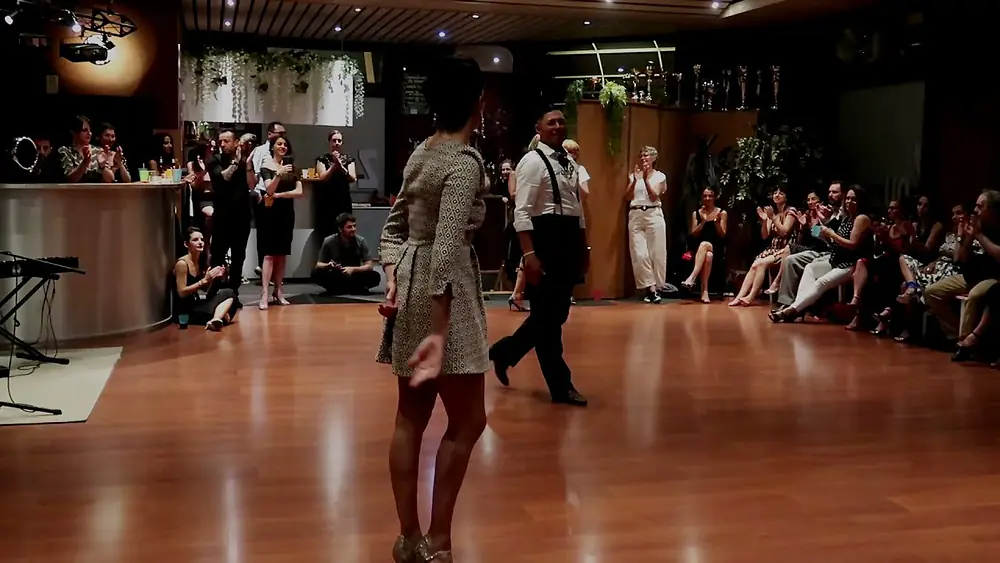 Video thumbnail for Martin Vicente & Ayelén Urrutia dance Juan D'Arienzo's El Puntazo