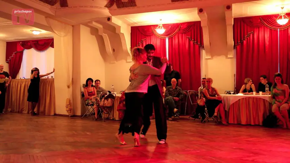 Video thumbnail for Adrian Ferreyra & Elvira Malishevskaya. Nevskaya milonga 2011.