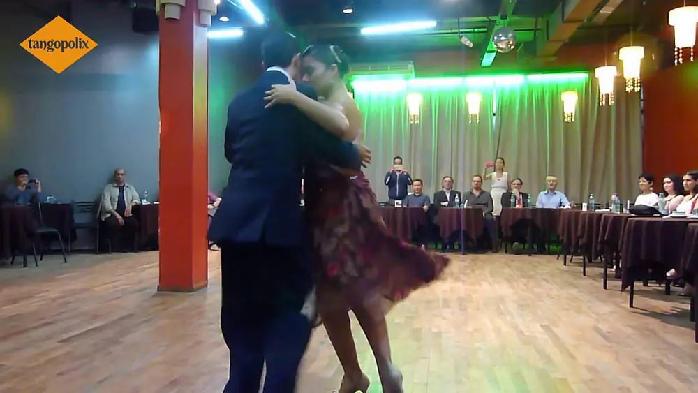 Video thumbnail for 2/4 - Edwin Espinosa & Alexa Yepes @ Milonga de los domingos