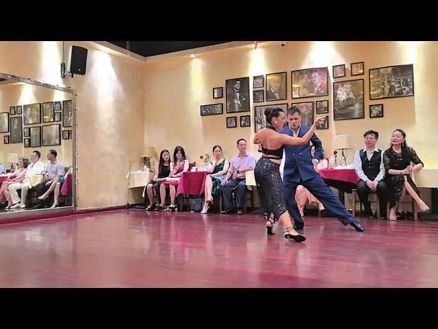 Video thumbnail for Yanina Quinones y Neri Piliu en ChengDu Rosa Tango Club Workshop 04
