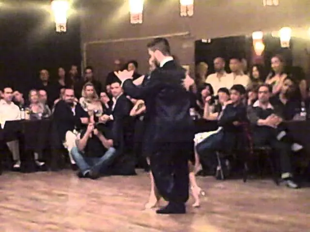 Video thumbnail for Noelia Barsi y Javier Rodriguez @ Royal Pigall Milonga, en El Beso ~ 26, Feb 2014