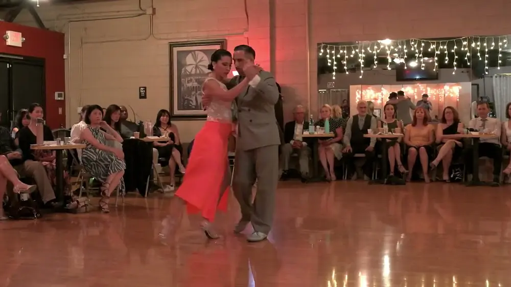 Video thumbnail for Yesica Esquivel and Ariel Leguizamon at Milonga Sonata 2/4
