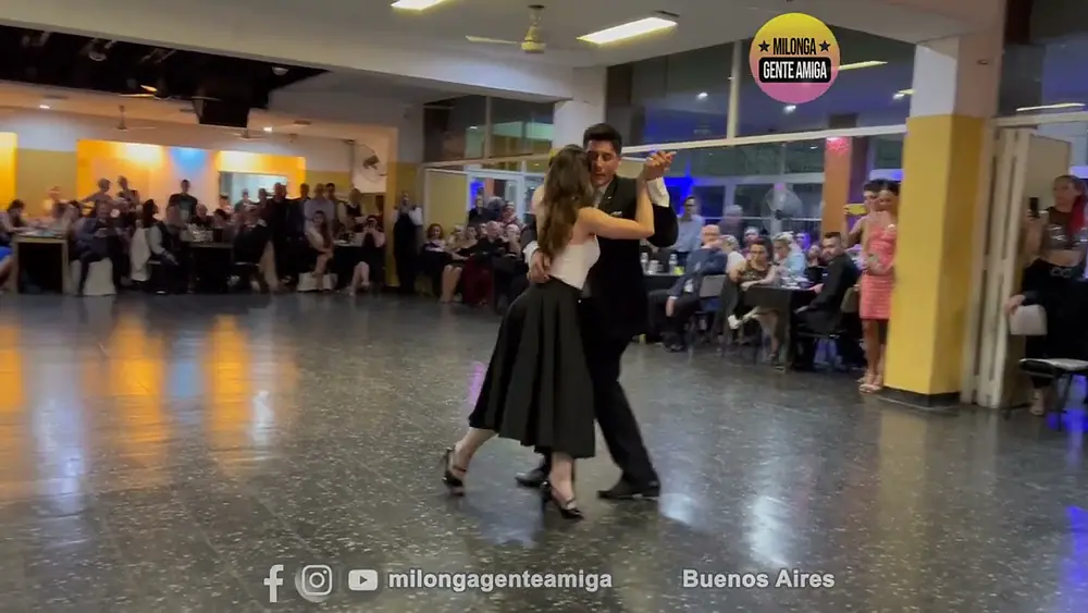 Video thumbnail for Christian Sicardi y Magdalena Maria  - Milonga Gente Amiga - 30/DIC/2023 (1/1)