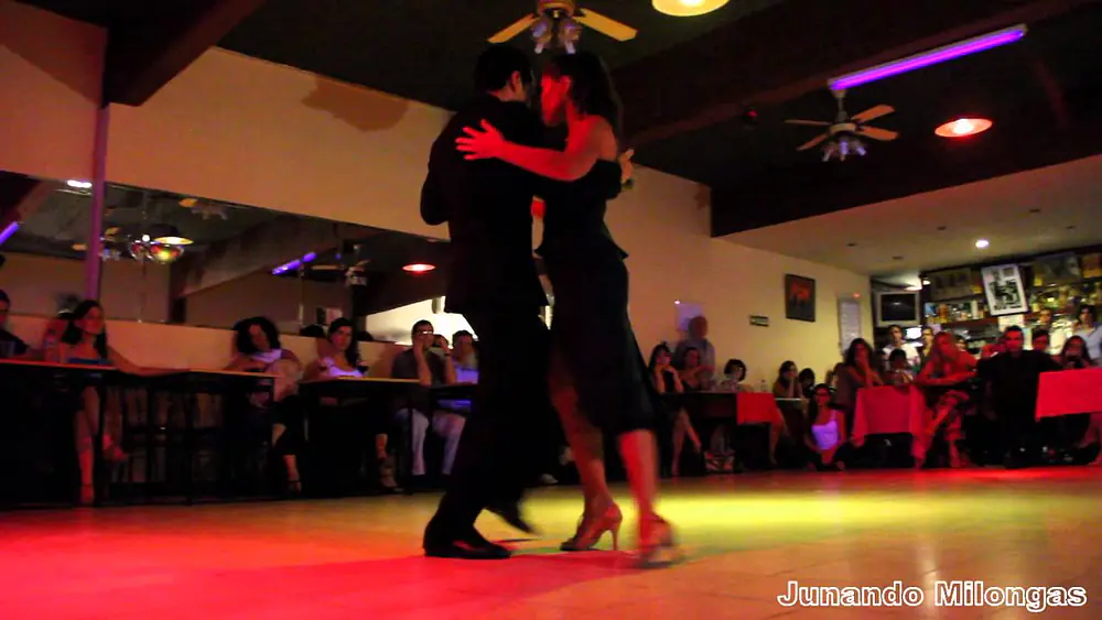 Video thumbnail for CRISTIAN CORREA Y FATIMA VITALE EN LA MILONGA 10 (Tango) 02