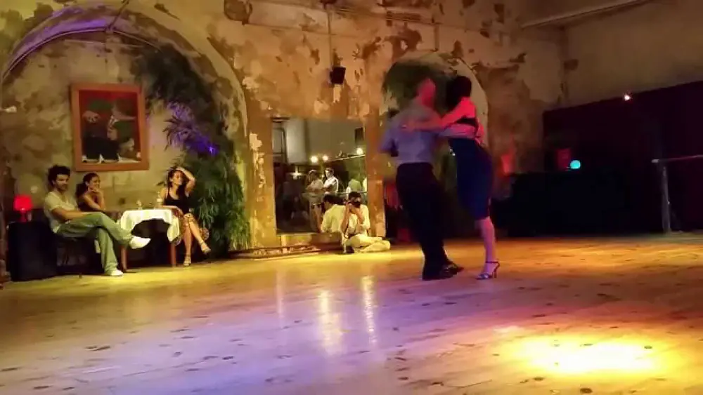 Video thumbnail for Moira Daloia & Alejandro Figueroa sur Tango Negro de Caceres à Tango de soie