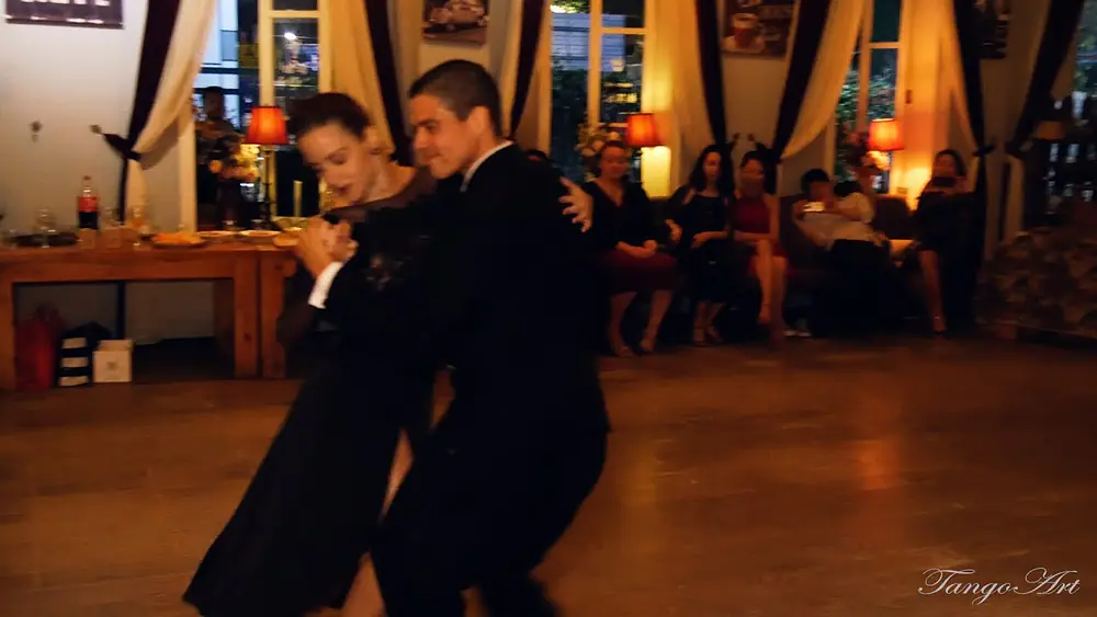 Video thumbnail for Alejandro Ferreyra y Fernanda Grosso, Luna Tango, Su Milonga Ale y Fer, 10 March 2018, Shenzhen, 4-4