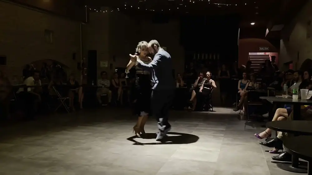 Video thumbnail for Pablo Rodríguez y Majo Martirena bailan Íntimas (4/4). Lirondo Milonga 15/02/2022