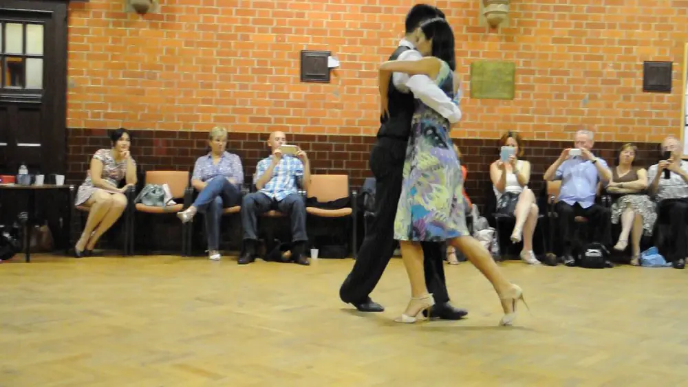 Video thumbnail for Cristian Petitto & Paula Duarte at Reading Tango Club  - Playful movements