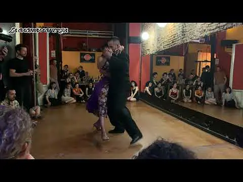 Video thumbnail for Virginia Vasconi y Juan Cupini bailan en La Cachivacheria Milonga