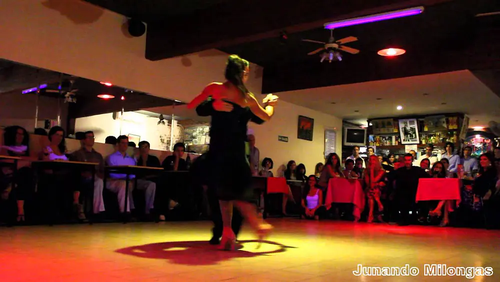 Video thumbnail for CRISTIAN CORREA Y FATIMA VITALE EN LA MILONGA 10 (Milonga)