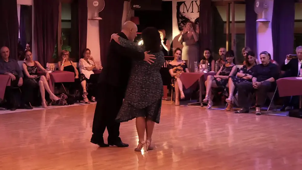 Video thumbnail for Graciela Gonzales e Alberto Colombo - "Farabute" - D'Arienzo - Echague