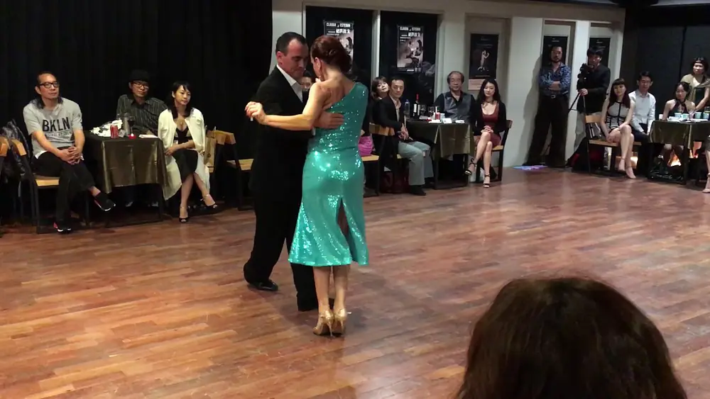 Video thumbnail for 2016 Esteban Moreno y Claudia Codega show 1 of 5 in Asi Space in Taipei