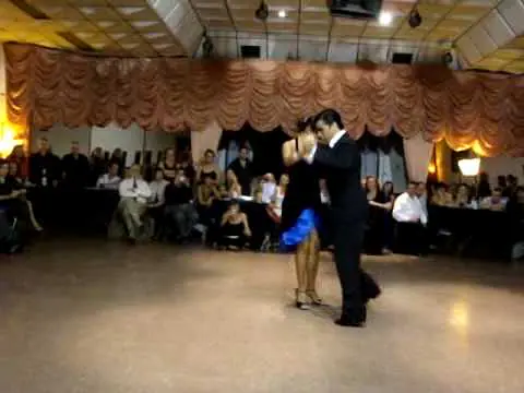 Video thumbnail for Sebastian Achaval y Roxana Suarez bailan Milonga Brava de Francisco Canaro