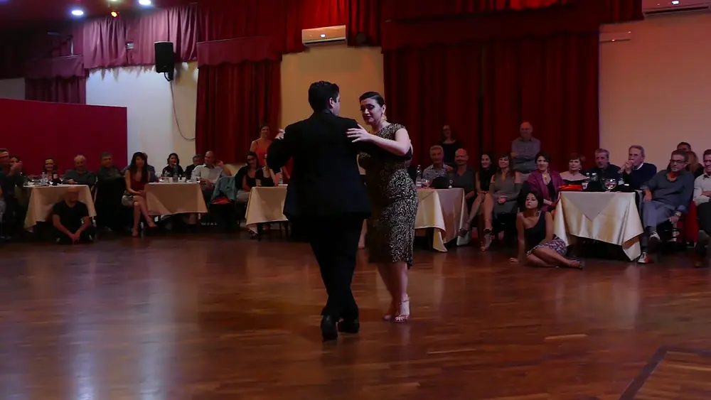 Video thumbnail for Ariadna Naveira & Fernando Sanchez, Lazzarella (Winter Tango Napoli 2017, 4/4)