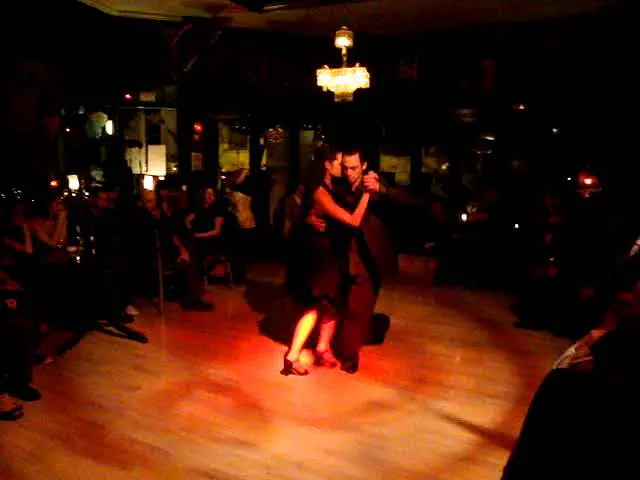 Video thumbnail for Dimitris Megalokonomos & Nazeli Papadaki en 'La Pebeta' - 1.