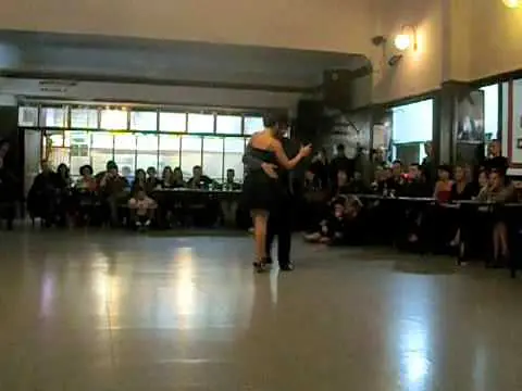 Video thumbnail for Fausto Carpino y Veronica Toumanova bailando un tango en Villa Malcom (Buenos Aires) 3