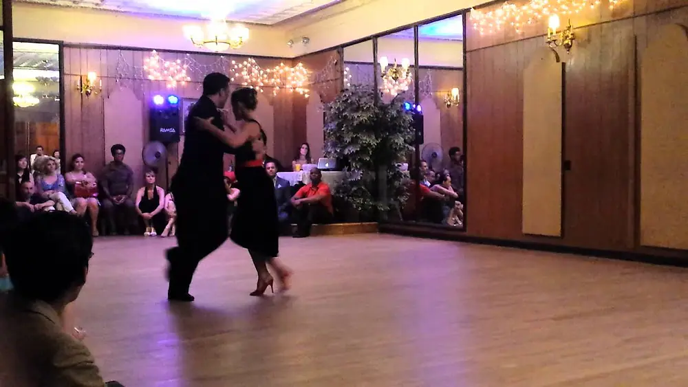 Video thumbnail for Argentine tango: Laila Rezk & Leandro Oliver - Café para dos