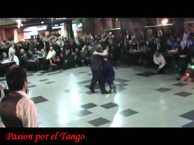 Video thumbnail for CRISTINA SOSA Y DANIEL NACUCCHIO BAILANDO EN "LA MAQUINA TANGUERA MILONGA"