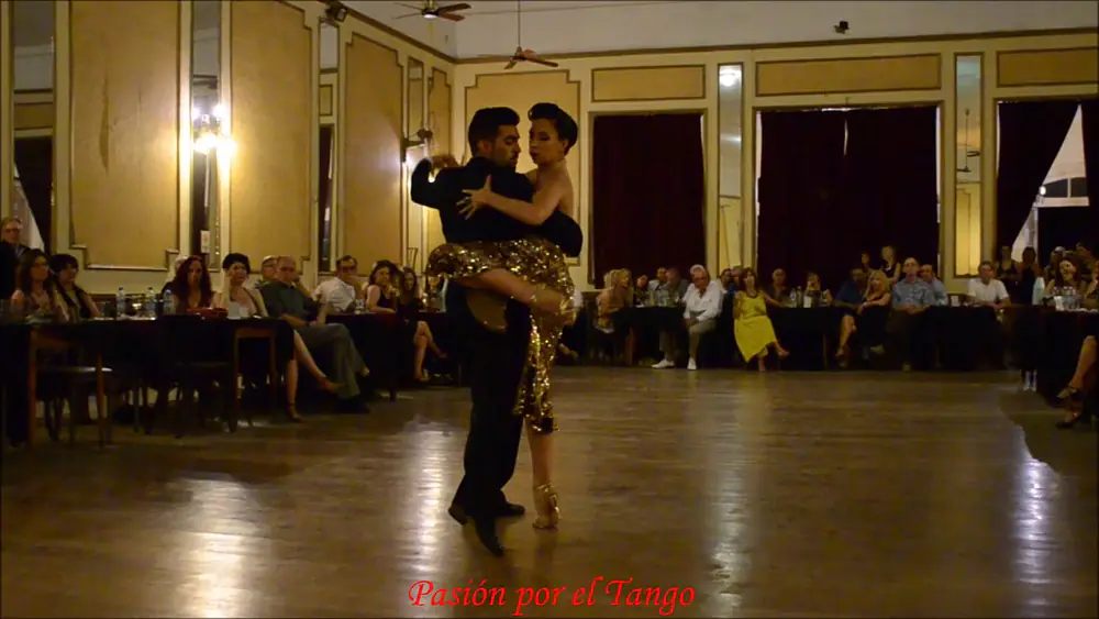Video thumbnail for JIMENA HOEFFNER y FERNANDO CARRASCO Bailando el Tango ESTA NOCHE DE LUNA en YIRA YIRA MILONGA