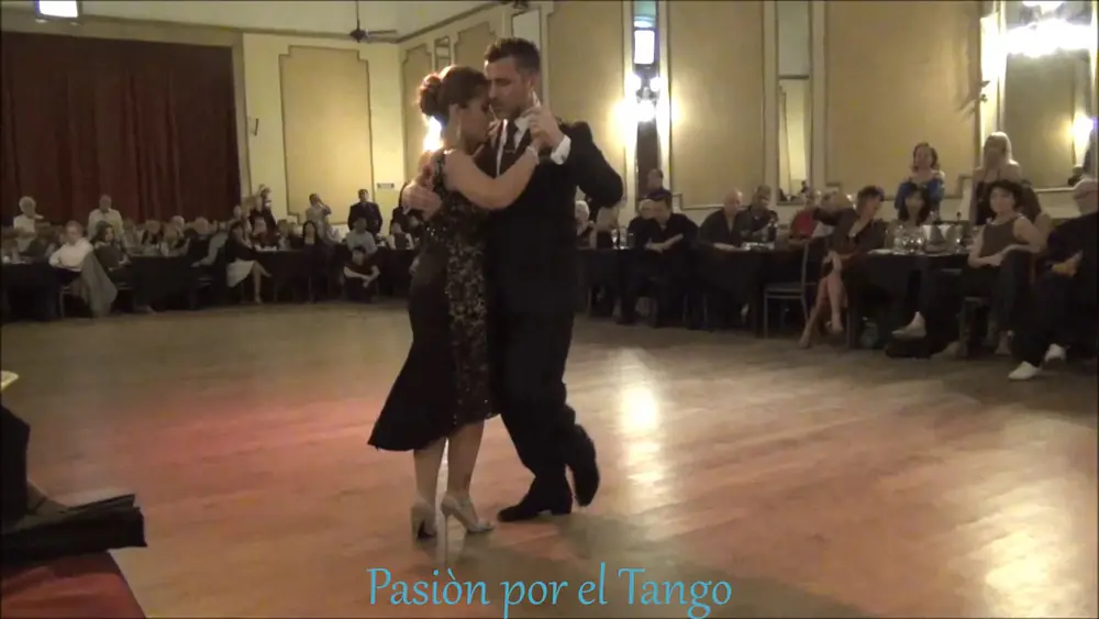 Video thumbnail for GRACIELA GAMBA y DIEGO CONVERTI Bailando el Tango COLOR CIELO en YIRA YIRA MILONGA