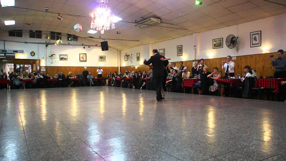 Video thumbnail for Diego Benavidez y Natasha Agudelo performances @ La Baldosa