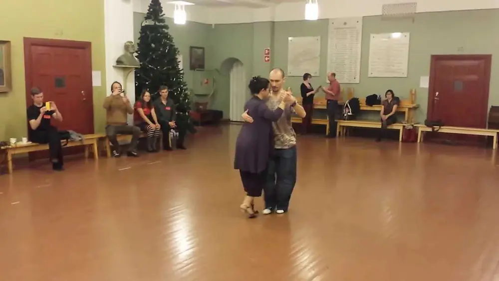 Video thumbnail for Lucas Panero and Cintia Tinelli - Changes of direction, argentine tango lesson (2014 Oulu, Finland)