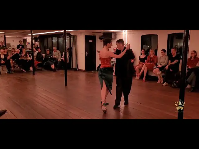 Video thumbnail for Veronica Toumanova & Asya Moiseeva perform at La Gioia, Paris (#3)