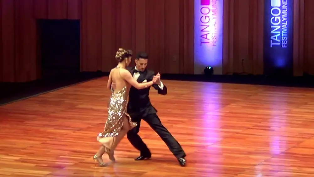 Video thumbnail for Mundial de Tango 2018  Julian Sanchez & Bruna Estellita Tango "De Floreo" Tango Bardo Rep: CABA.