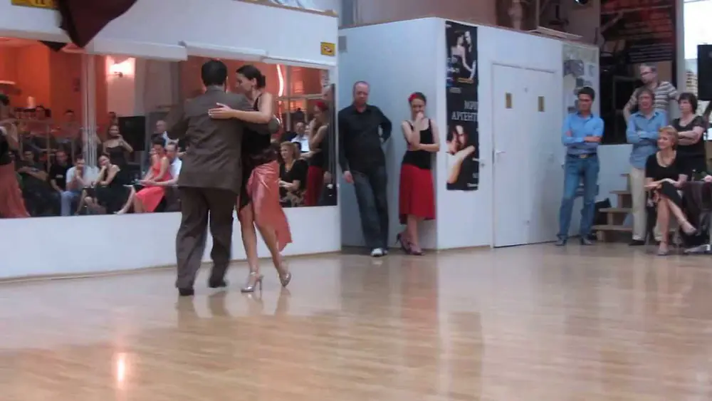 Video thumbnail for Cristian Sosa y Sabrina Garcia - La vida es un milonga - Planetango - 20/05/12