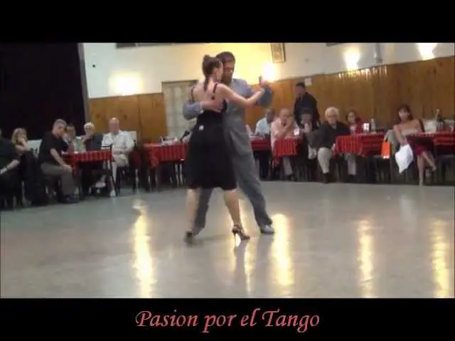 Video thumbnail for LORENA ERMOCIDA Y FABIAN PERALTA bailando el tango EL MARNE en la milonga LA BALDOSA