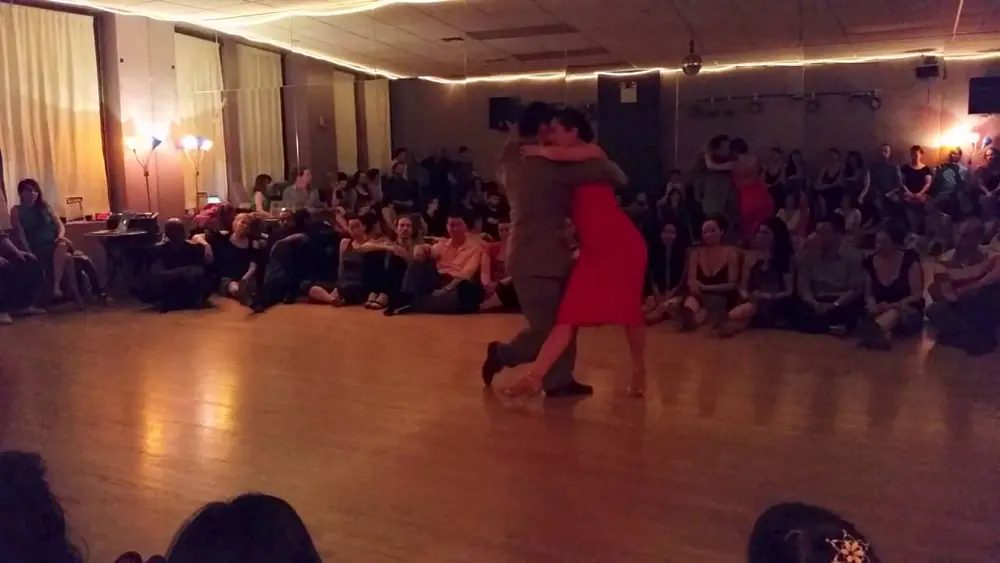 Video thumbnail for Argentine tango: Ines Muzzopappa & Marcelo “El Chino” Guttierez -  Guapeando