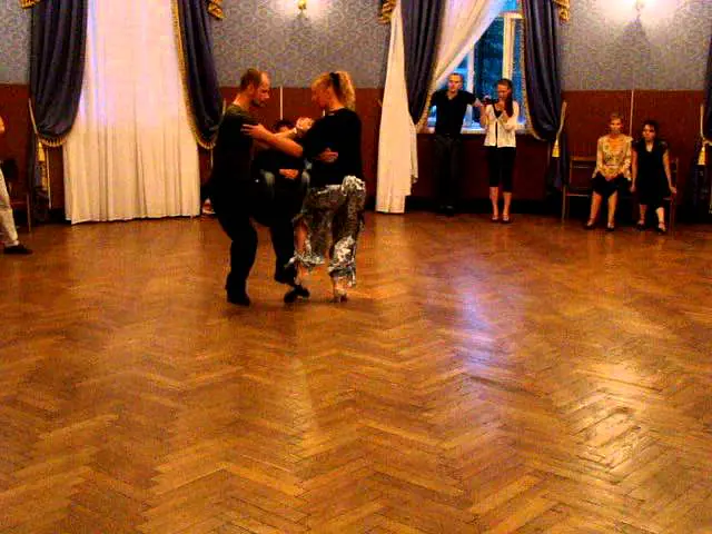 Video thumbnail for Elvira Malishevskaya y Sergei Belyankin. Giro y barrida.
