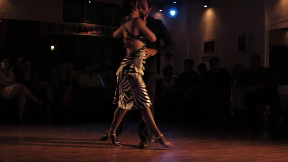 Video thumbnail for Leonel Di Cocco y Camila Danelli - Milonga Dos Orillas (2/2)