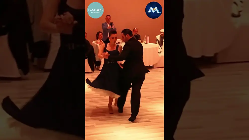 Video thumbnail for Juan Malizia & Manuela Rossi dance Típica Messiez - De Vidrio